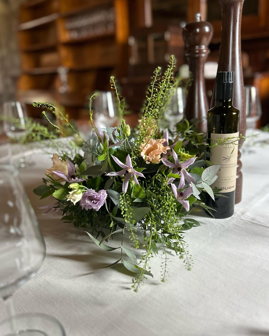 Tavolo allestito con fiori Floricoltura Santa Sofia 7