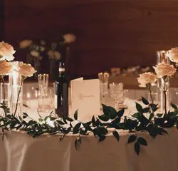 Tavolo allestito con fiori Floricoltura Santa Sofia 12