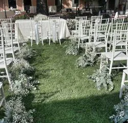 Allestimento per matrimonio all'aperto fatto da Floricoltura Santa Sofia di Verona 
