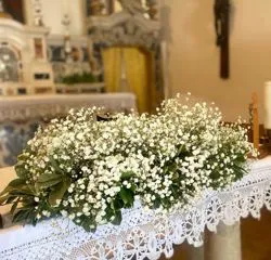 Chiesa allestita per un matrimonio da Floricoltura Santa Sofia 4