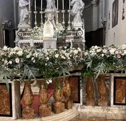Chiesa allestita per un matrimonio da Floricoltura Santa Sofia 5