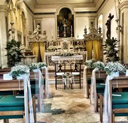 Chiesa allestita per un matrimonio da Floricoltura Santa Sofia 8